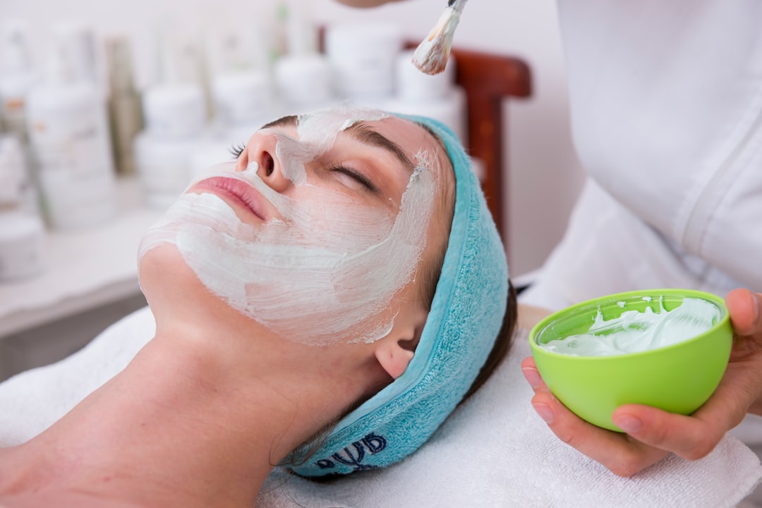 Rutinas de cuidado facial estacional